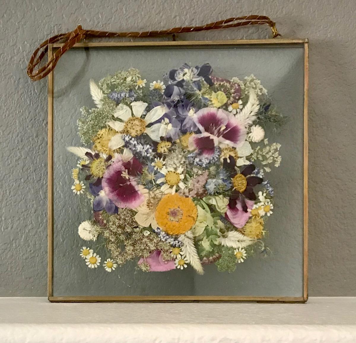 Pressed botanical piece